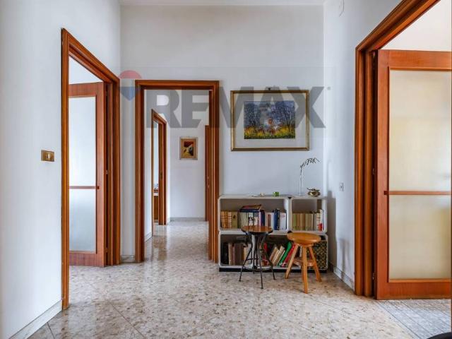 Trilocale in vendita a Bari viale salandra, 10/c, Picone