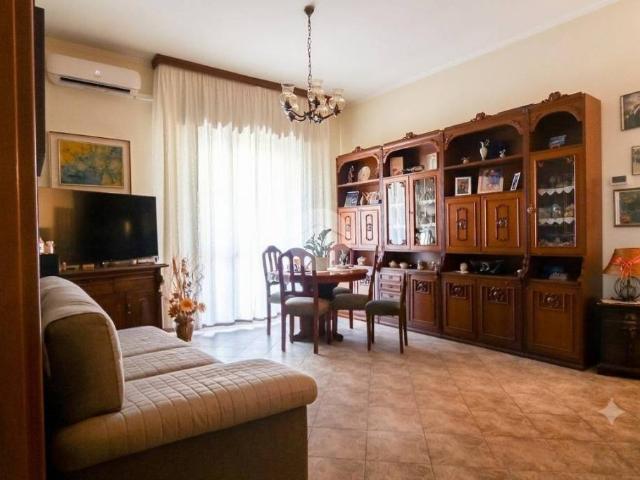 Trilocale in vendita a Biassono via Cesana e Villa, 90