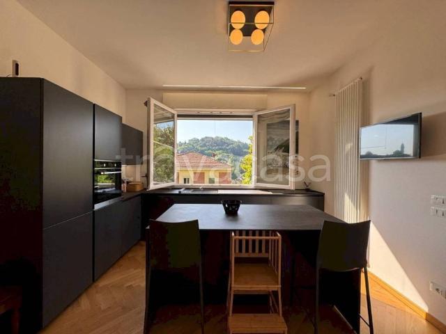 Trilocale in vendita a Bologna via Alamandini, Colli San Mamolo