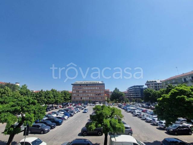 Trilocale in vendita a Cuneo via Michele Coppino, Centro