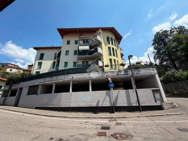 Trilocale in vendita a Calolziocorte via Fratelli Calvi, 41