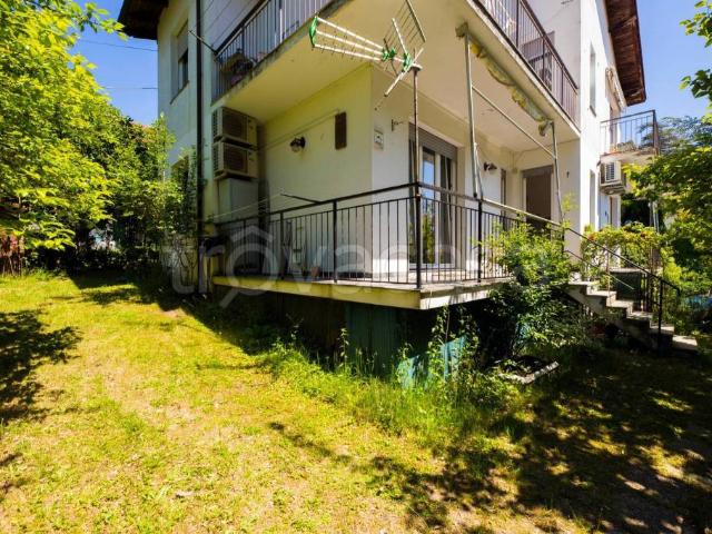 Trilocale in vendita a Casella via Vaccarezza