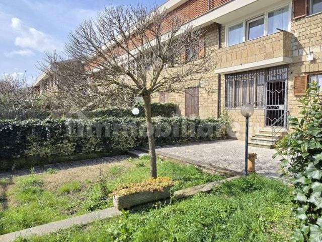 Trilocale in vendita a Capodimonte via Isola Martana, 3