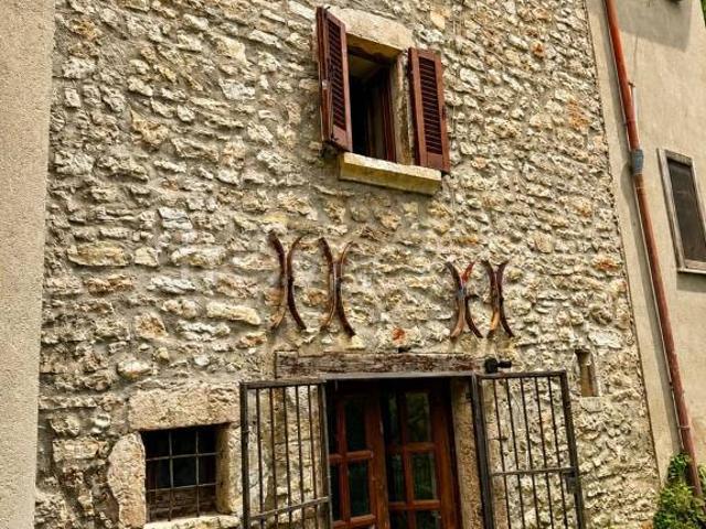 Trilocale in vendita a Cerreto di Spoleto, Ponte