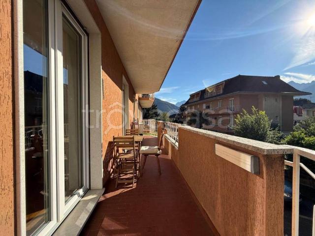 Trilocale in vendita a Chiavenna via Tre Leghe, 11