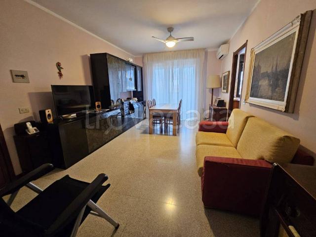 Trilocale in vendita a Cologno Monzese via Alessandro Arosio
