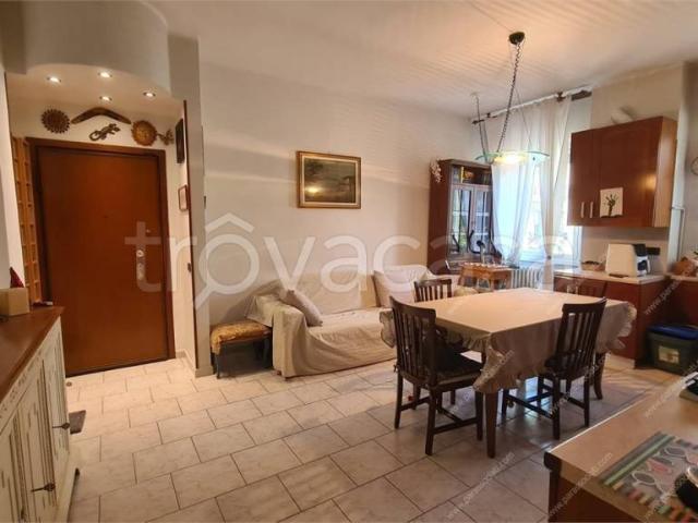 Trilocale in vendita a Cologno Monzese via Mameli