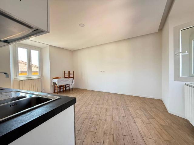 Trilocale in vendita a Como viale Risorgimento, Breccia Lazzago