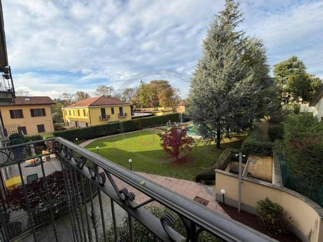 Trilocale in vendita a Correzzana via Principale