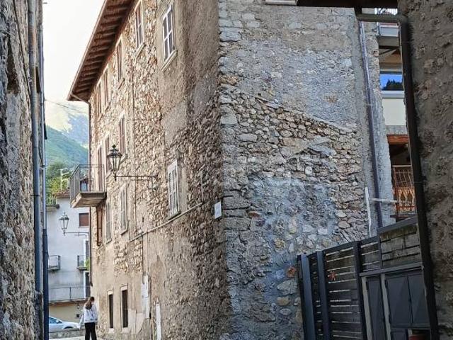 Trilocale in vendita a Fino del Monte vicolo Chiuso, 14