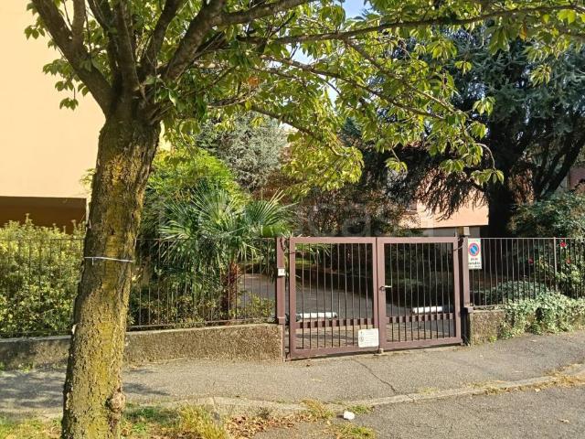 Trilocale in vendita a Gallarate via Campo dei Fiori, Caiello