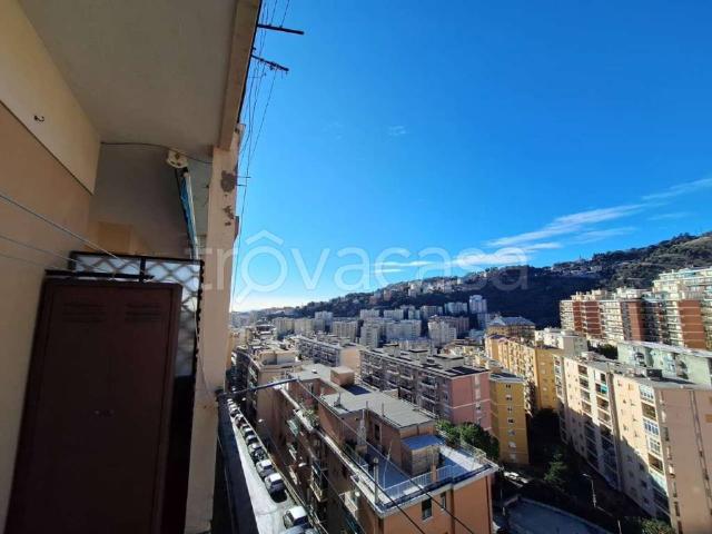 Trilocale in vendita a Genova via Capri, Oregina