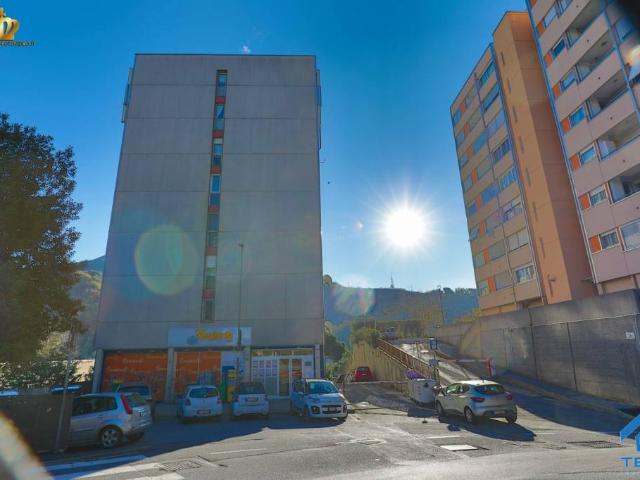 Trilocale in vendita a Genova via Carlo Linneo, 79, Rivarolo