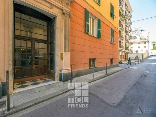 Trilocale in vendita a Genova via Santa Chiara, 2, Carignano
