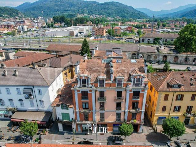 Trilocale in vendita a Luino corso 25 Aprile