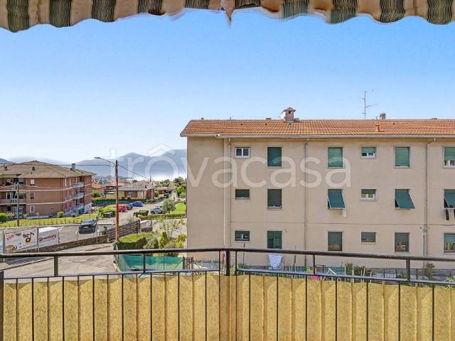Trilocale in vendita a Luino via Cervinia
