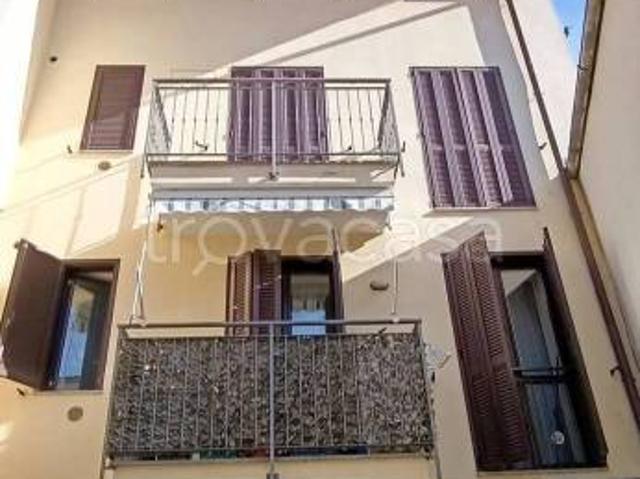 Trilocale in vendita a Luino via San Antonio, 19