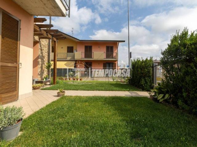 Trilocale in vendita a Lurano via Campo Torchio