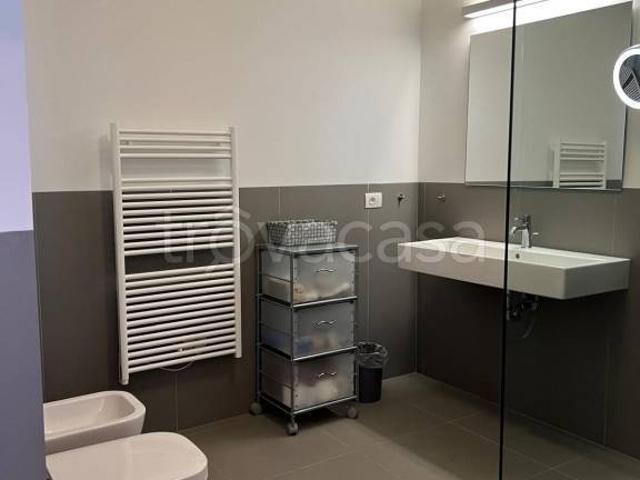 Trilocale in vendita a Laveno Mombello viale De Angelis, 34, Laveno