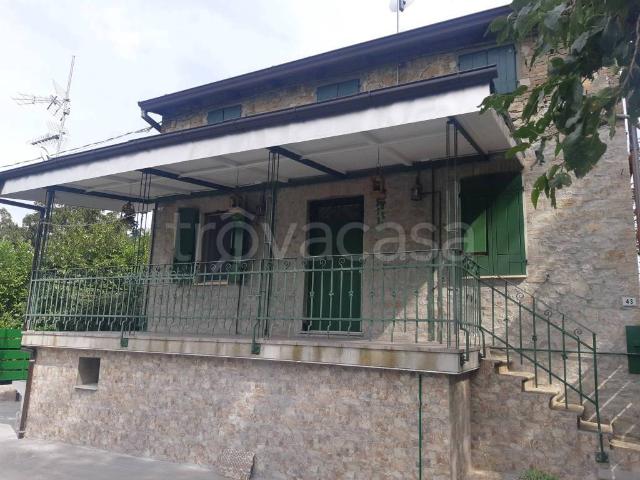 Trilocale in vendita a Lesignano de' Bagni strada Le Coste