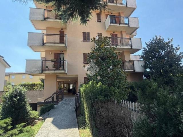 Trilocale in vendita a Lissone via Lecco, 57