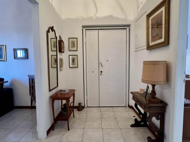 Trilocale in vendita a Livorno via bikonaki 18, La Rosa