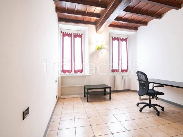 Trilocale in vendita a Pavia via Volturno, 17, Centro Storico