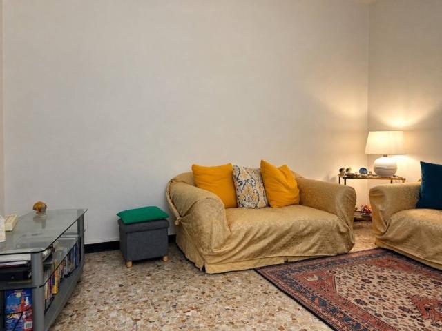 Trilocale in vendita a Piacenza via Giambattista Finetti, Zona 2000