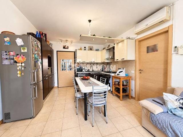 Trilocale in vendita a Pieve Emanuele, Fizzonasco