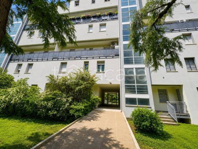 Trilocale in vendita a Reggio nell'Emilia via Palmiro Togliatti, Rosta Nuova