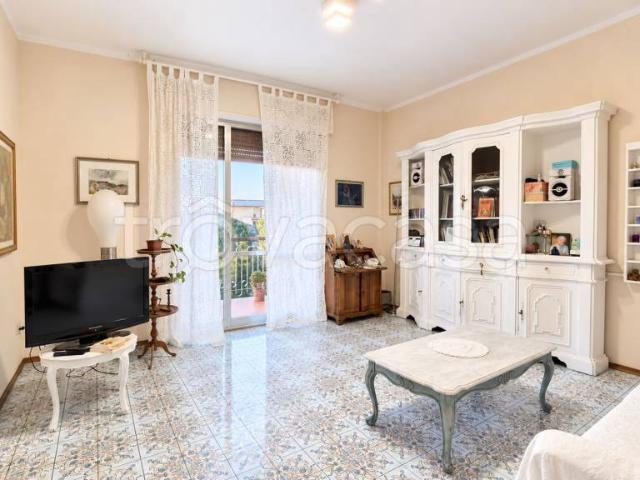Trilocale in vendita a Rimini, Lagomaggio