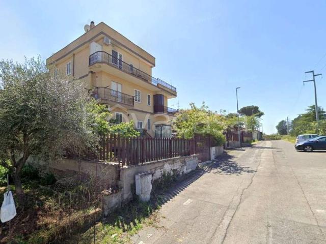Trilocale in vendita a Roma via Caccamo, 20, Borghesiana