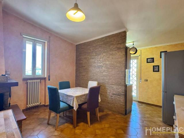 Trilocale in vendita a Roma via dei Grifi, 21, Castelverde