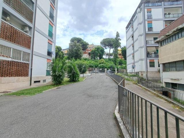 Trilocale in vendita a Roma via Gabrio Casati, 87, Nuovo Salario
