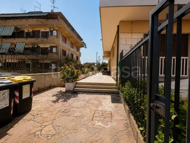 Trilocale in vendita a Roma via Serracapriola, 14, Torre angela