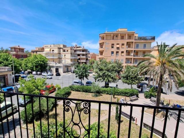 Trilocale in vendita a Roma viale del Lido, Ostia Levante