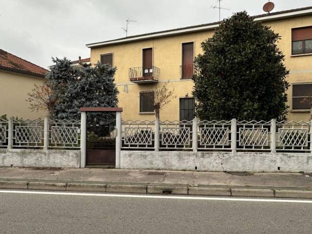 Trilocale in vendita a Rosate via Circonvallazione, 58
