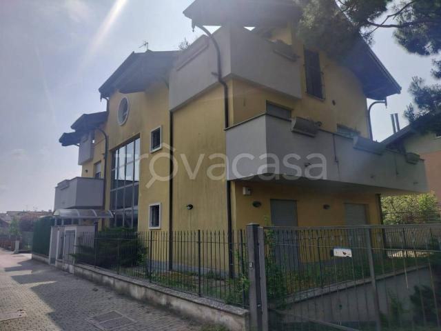 Trilocale in vendita a Rovellasca via Monte Grappa