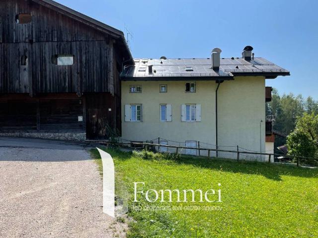 Trilocale in vendita a San Vito di Cadore via Costa, 19