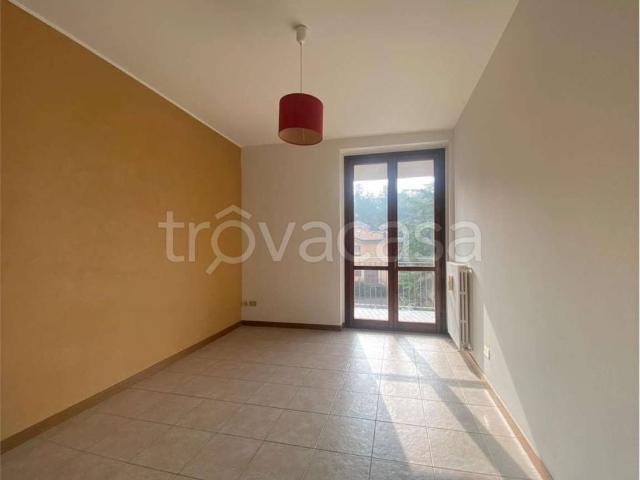 Trilocale in vendita a Sesto Calende via Carlo Cattaneo, 16