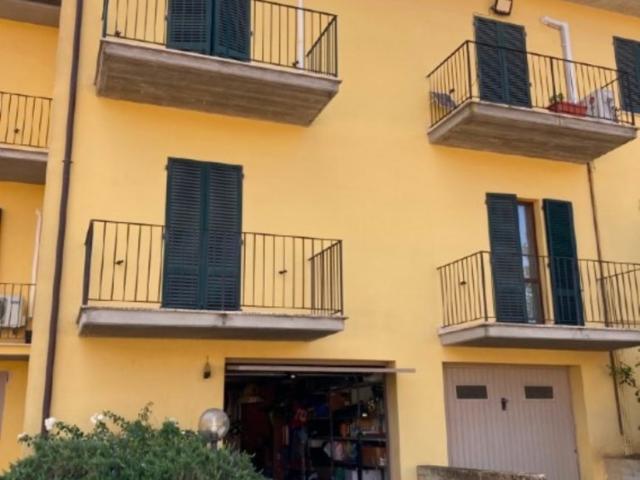 Trilocale in vendita a Sinalunga via Scoccimarro