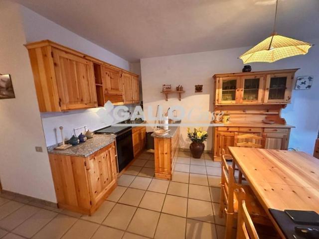 Trilocale in vendita a Spezzano della Sila via delle Ville, Camigliatello Silano