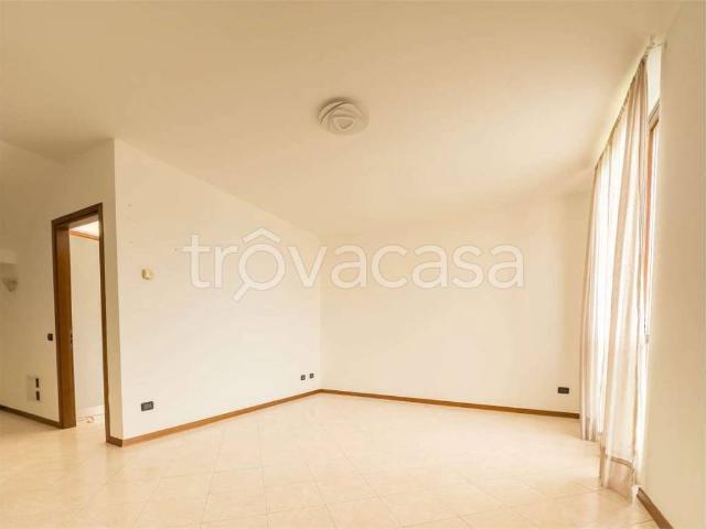 Trilocale in vendita a Varano Borghi via Trento, 33