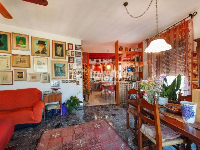 Trilocale in vendita a Verona via dei Bombardi 9, Borgo Venezia