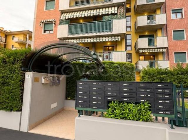 Trilocale in vendita a Verona via Imola, Borgo Roma
