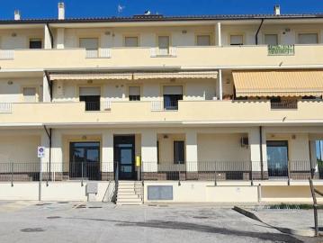 Trilocale in vendita a Villa Oliveti, Rosciano