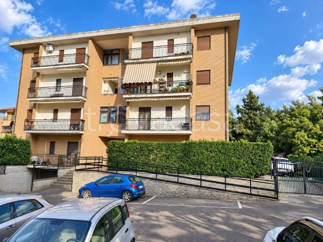 Trilocale in vendita a Viterbo via Tarconte, 28, Santa Barbara