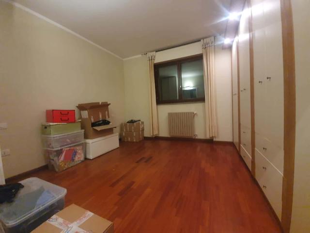 Trilocale in via Olgettina zona San Raffaele, Milano
