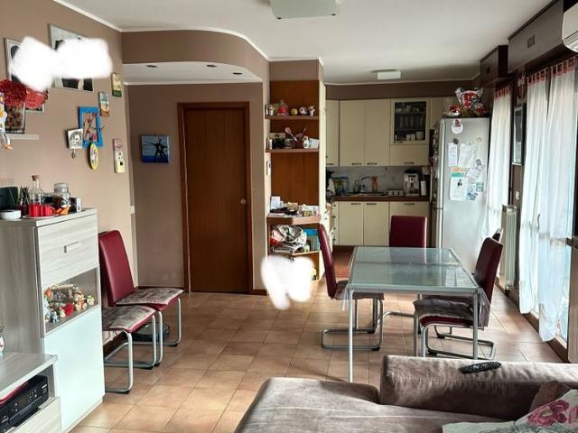 Trilocale in Via Giuseppe Saragat, Milano