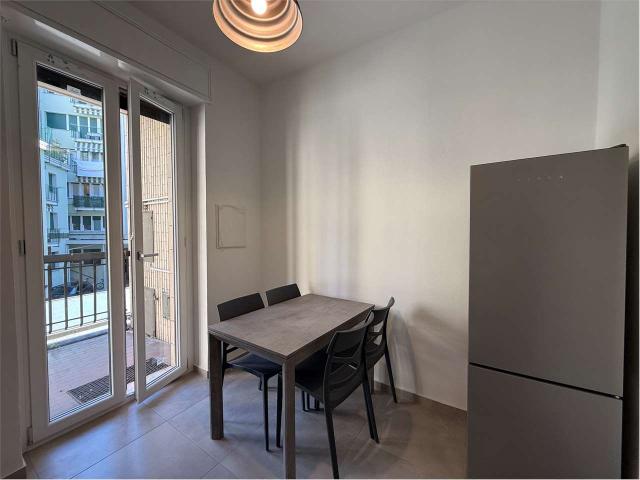 TRILOCALE IN VIALE MASIA CON BALCONE E CANTINA